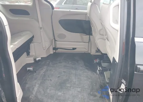 2021 Chrysler Voyager Lxi z USA, uszkodzony, nr VIN 2C4RC1DG9MR565046